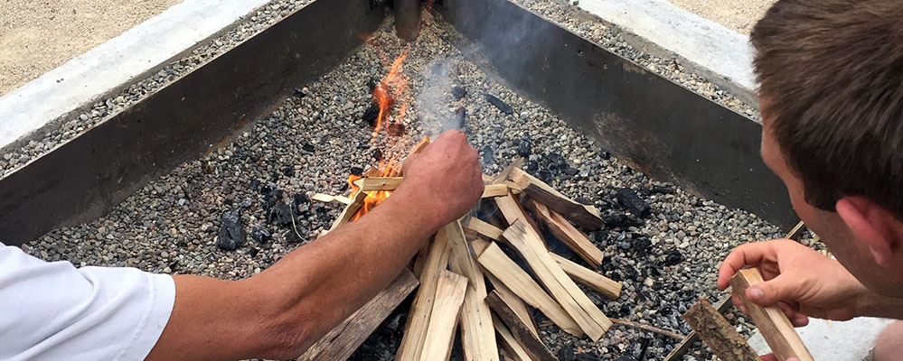 Feuer anzünden 999x400